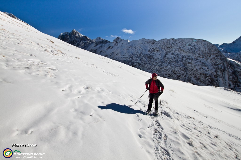 10_verso il passo di Venina tracciando nella neve pesante.JPG